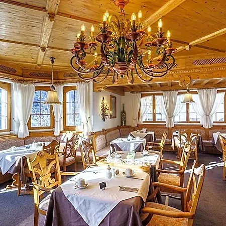 Hotel Alpenroyal 3*