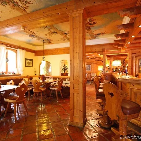 Hotel Alpenroyal 3*