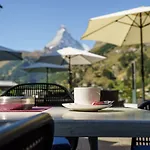 Отель Alpenroyal