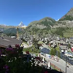 Готель Alpenroyal 3*